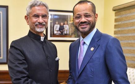  Union External Affairs Minister S Jaishankar, left, meets Oman’s Foreign Minister Al Busaidi in New Delhi. Pic/PTI
